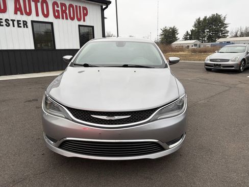 Used 2016 Chrysler 200 Limited w/ Convenience Group image 2