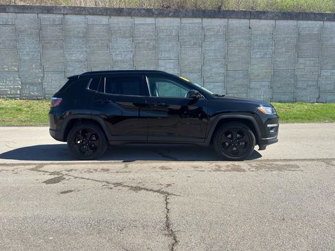 Used 2021 Jeep Compass Latitude image 2