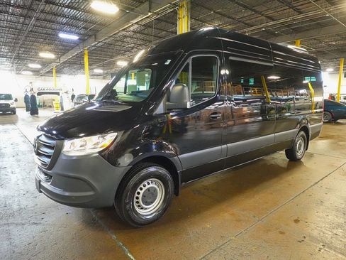Used 2025 Mercedes-Benz Sprinter 2500 image 3