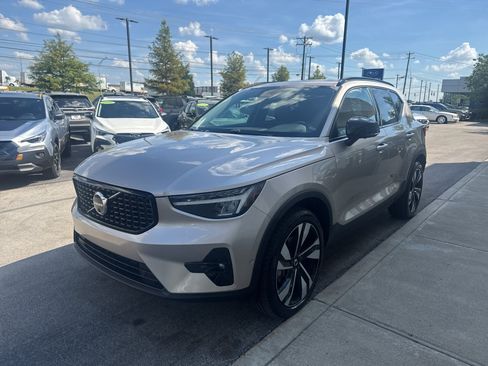 Used 2024 Volvo XC40 B5 Plus w/ Climate Package AWD/4WD image 7