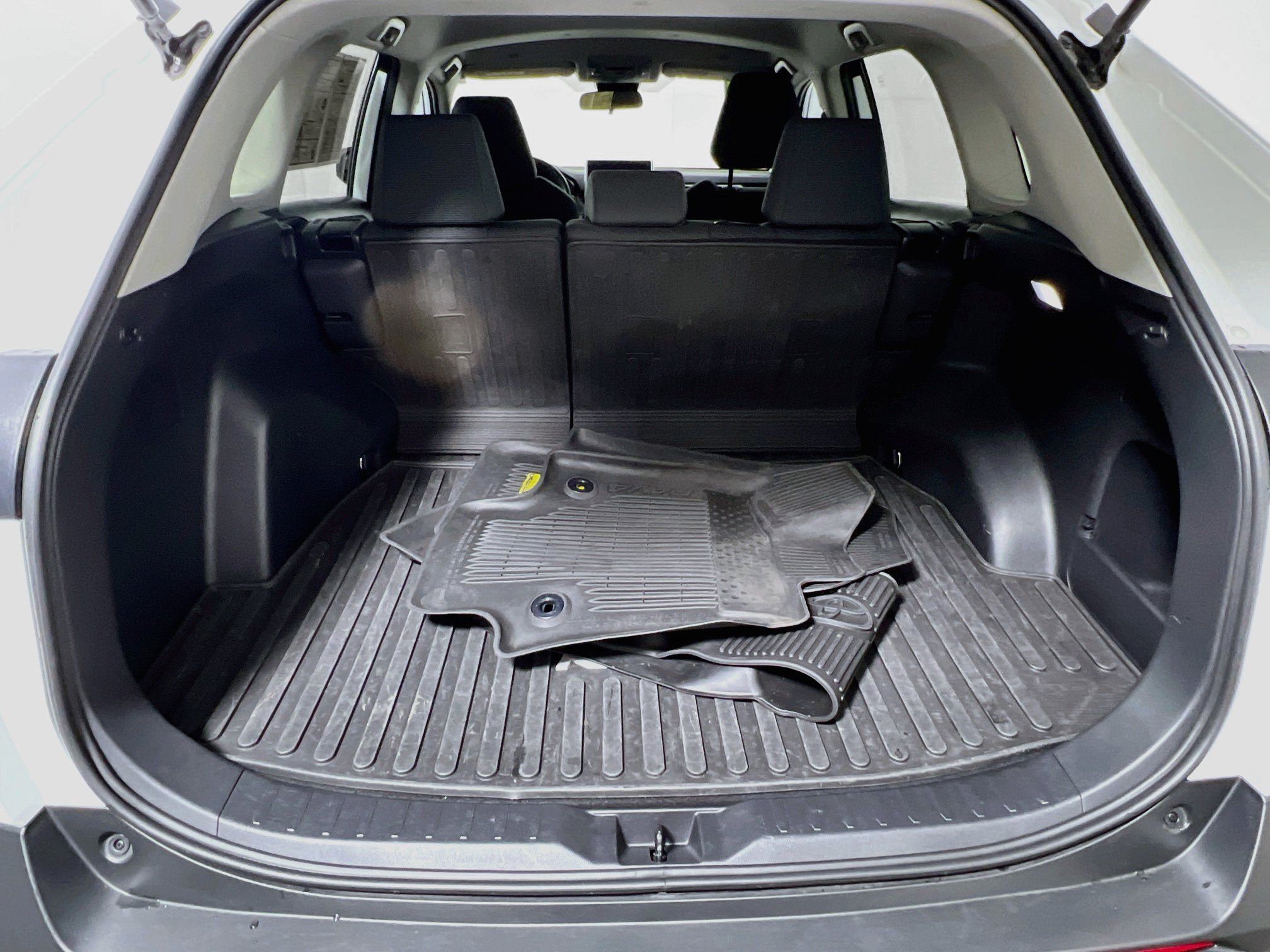 Used 2025 Toyota RAV4 LE FWD image 33