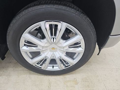 Used 2025 Chevrolet Silverado 1500 High Country w/ High Country Premium Package image 10