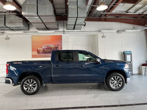 Used 2023 Chevrolet Silverado 1500 LT AWD/4WD image 10