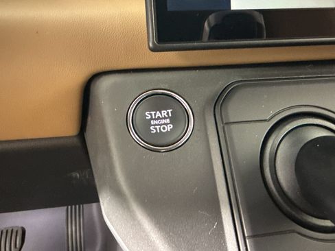 New 2026 Land Rover Defender 110 X-Dynamic SE AWD/4WD image 25