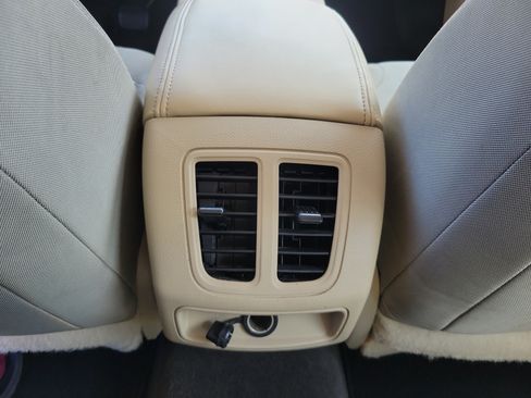 Used 2015 Ford Taurus SE FWD image 10