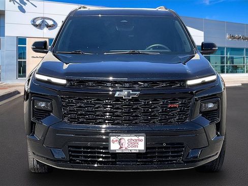 Used 2024 Chevrolet Traverse RS image 3