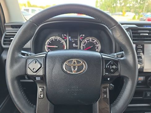 Used 2022 Toyota 4Runner TRD Off-Road AWD/4WD image 19