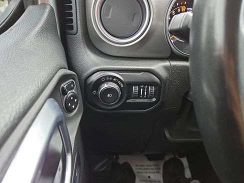 Used 2020 Jeep Wrangler Unlimited Sahara w/ Safety Group AWD/4WD image 24