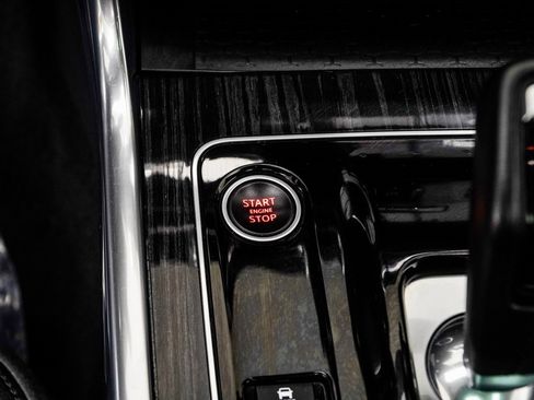 Used 2020 Jaguar XE S image 18