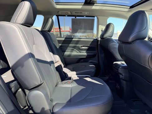 Certified 2025 Toyota Grand Highlander AWD image 14