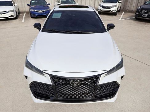 Used 2019 Toyota Avalon Touring FWD image 11