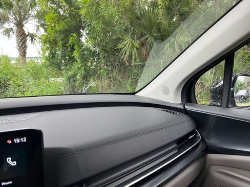 Used 2026 Kia Carnival FWD image 37