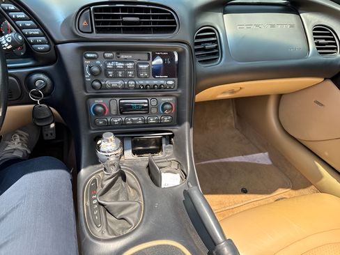 Used 2001 Chevrolet Corvette Convertible w/ Preferred Equipment Group2 RWD image 11