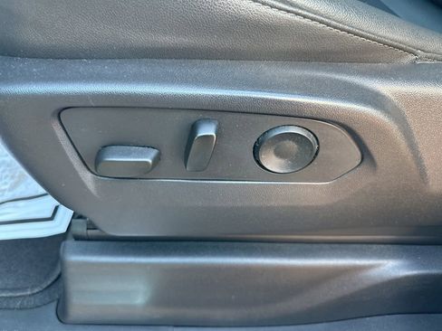 Used 2022 GMC Sierra 1500 SLT w/ SLT Convenience Package image 19