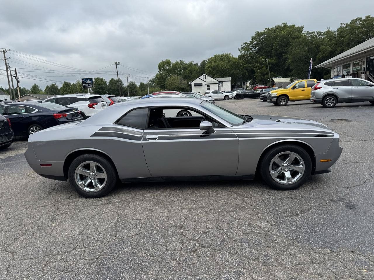 Used 2013 Dodge Challenger SXT RWD image 6