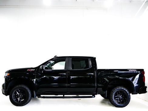Used 2021 Chevrolet Silverado 1500 Custom Trail Boss w/ LPO, Dark Essentials Package AWD/4WD image 4