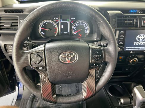 Used 2022 Toyota 4Runner TRD Off-Road Premium AWD/4WD image 12
