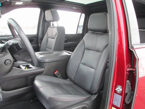 Used 2023 Chevrolet Suburban RST w/ Luxury Package image 19