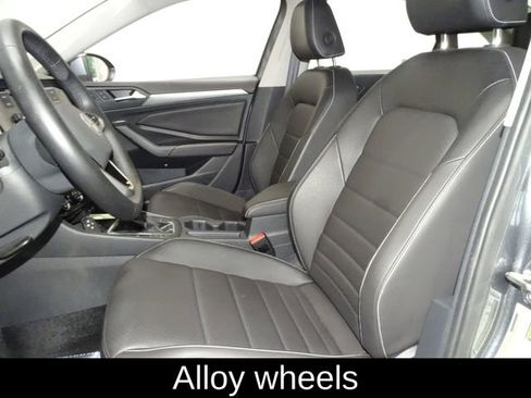 Used 2024 Volkswagen Jetta SE image 10