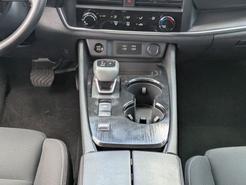 Used 2025 Nissan Rogue S FWD image 18