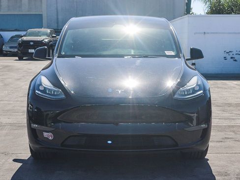 Used 2023 Tesla Model Y Long Range AWD/4WD image 2