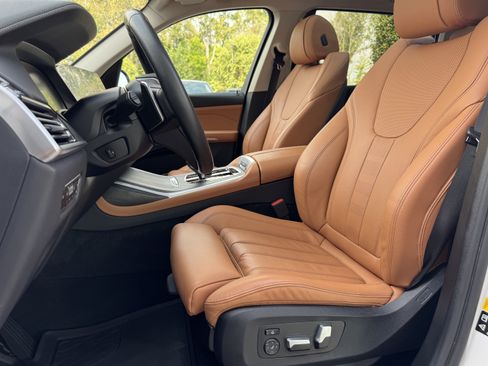 Used 2022 BMW X7 xDrive40i w/ Premium Package AWD/4WD image 15