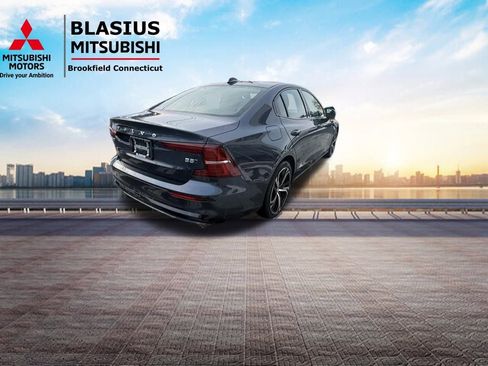 Used 2025 Volvo S60 B5 Core image 10