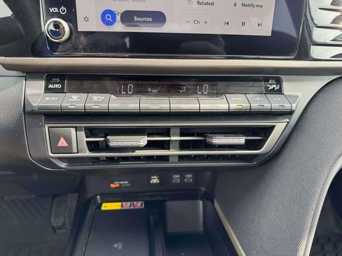 Used 2025 Toyota Camry LE image 28