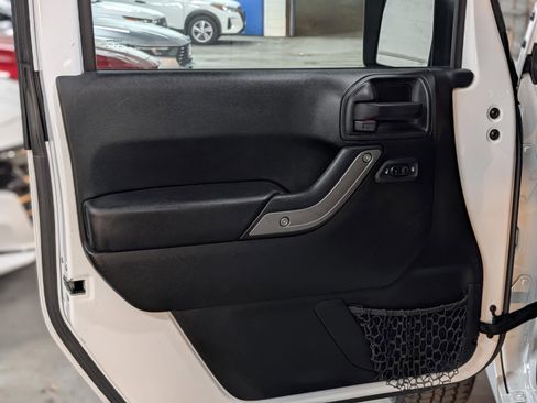 Used 2018 Jeep Wrangler Unlimited Sport S image 11
