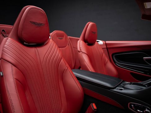 Used 2019 Aston Martin DB11 Volante RWD image 66