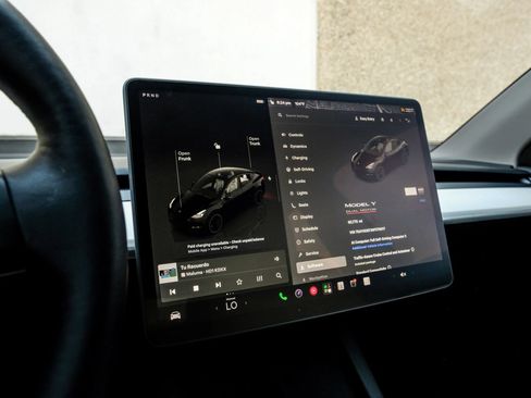 Used 2022 Tesla Model Y Performance AWD/4WD image 35