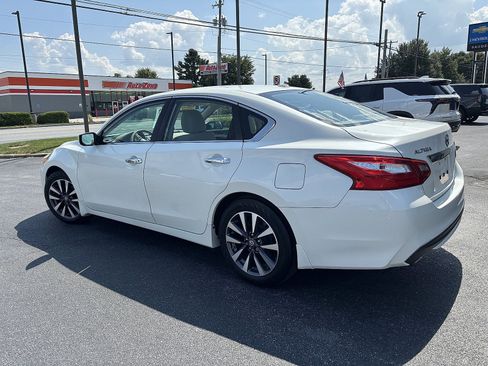 Used 2017 Nissan Altima 2.5 SV FWD image 4