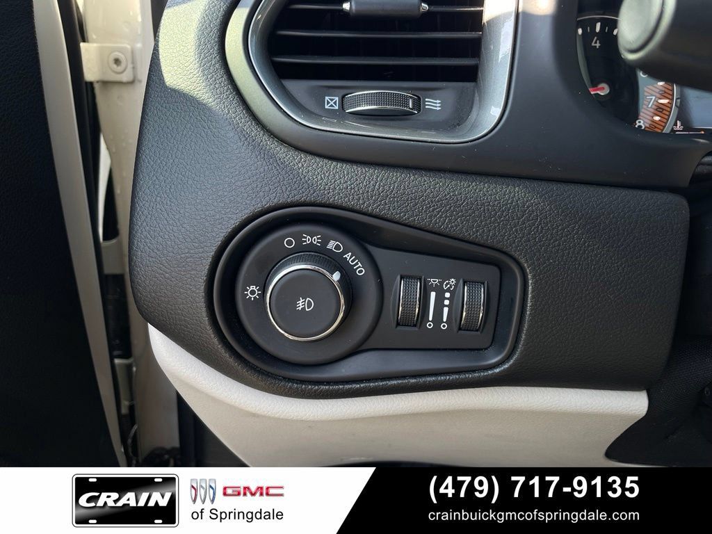 Used 2022 Jeep Renegade Limited AWD/4WD image 13