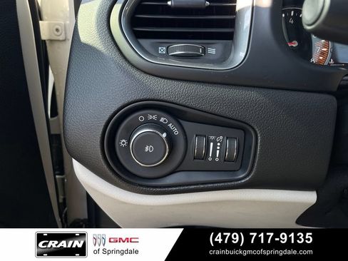 Used 2022 Jeep Renegade Limited AWD/4WD image 13