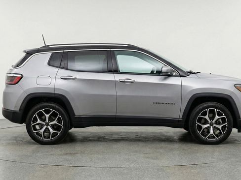 Used 2025 Jeep Compass Limited AWD/4WD image 11