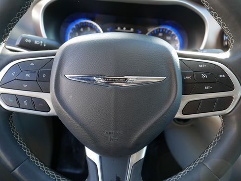 Used 2022 Chrysler Voyager LX image 25