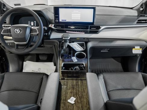New 2026 Toyota Sienna Platinum AWD/4WD image 21