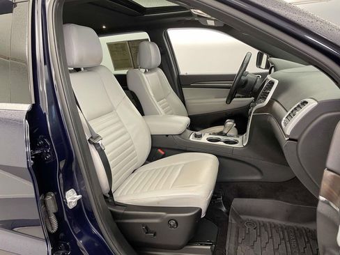 Used 2018 Jeep Grand Cherokee Limited image 23