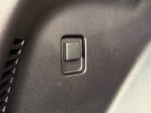 Used 2024 Chevrolet Equinox EV LT FWD image 4