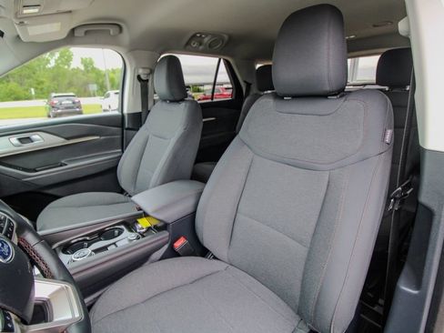 Used 2025 Ford Explorer Active AWD/4WD image 16
