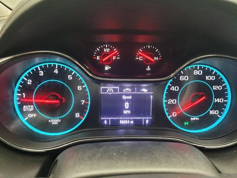 Used 2018 Chevrolet Cruze Premier FWD image 23