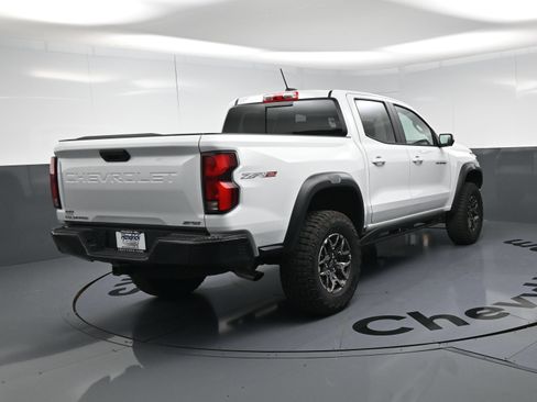 Used 2026 Chevrolet Colorado ZR2 w/ Technology Package AWD/4WD image 9