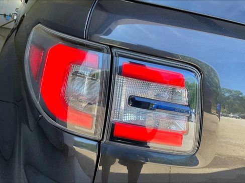 Used 2016 GMC Acadia SLE AWD/4WD image 23