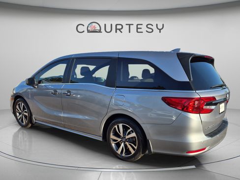 Used 2023 Honda Odyssey Touring image 5