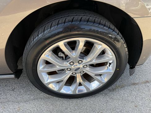 Used 2018 Ford Expedition Platinum AWD/4WD image 40