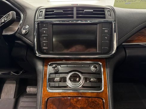 Used 2019 Lincoln Continental Select w/ Continental Climate Package FWD image 22