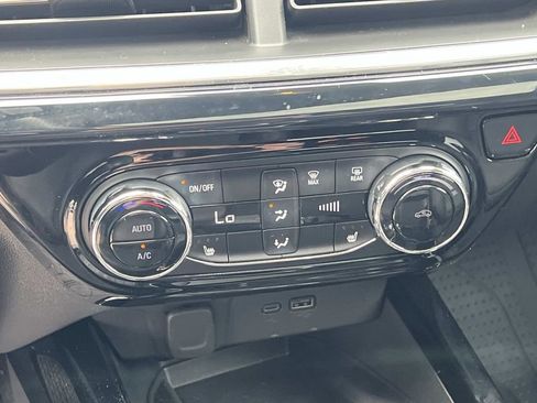 Used 2024 Chevrolet Trax RS w/ Sunroof Package FWD image 25