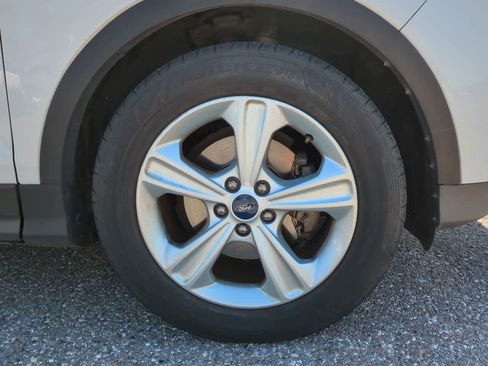 Used 2016 Ford Escape SE w/ Equipment Group 201A FWD image 11