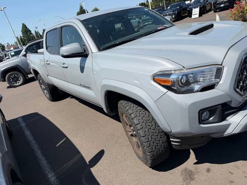 Used 2018 Toyota Tacoma TRD Sport w/ Technology Package AWD/4WD image 7