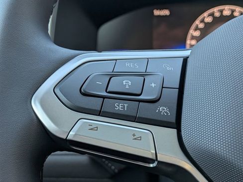 New 2026 Volkswagen Taos SE FWD image 28